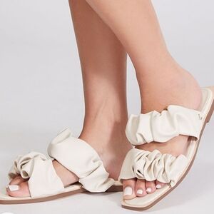 Circus by Sam Edelman Cream Ruffle Sandals Size 8